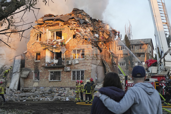 При руската атака срещу Киев бяха убити четирима души, а над 30 са ранени, съобщиха украинските власти