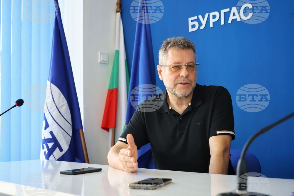 Филиалът на НХА в Бургас постепенно, но осезаемо променя културния пейзаж и привлича млада публика, каза за БТА проф. Светозар Бенчев