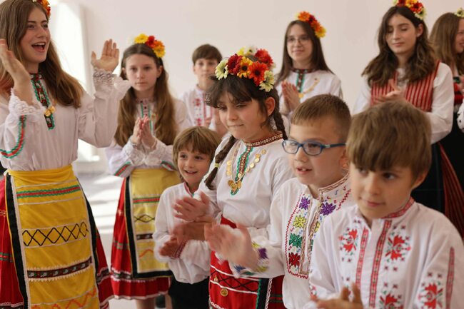 Детско-юношеският хор „Шарена гайда“ от Берлин, Германия, ще представи днес концерт в канадския град Ниагара Фолс