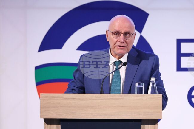 Влизаме в етапа на практическите действия по въвеждането на еврото, каза управителят на Българската народна банка Димитър Радев