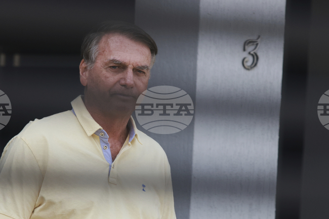 Болсонаро беше пуснат от домашен арест за две операции