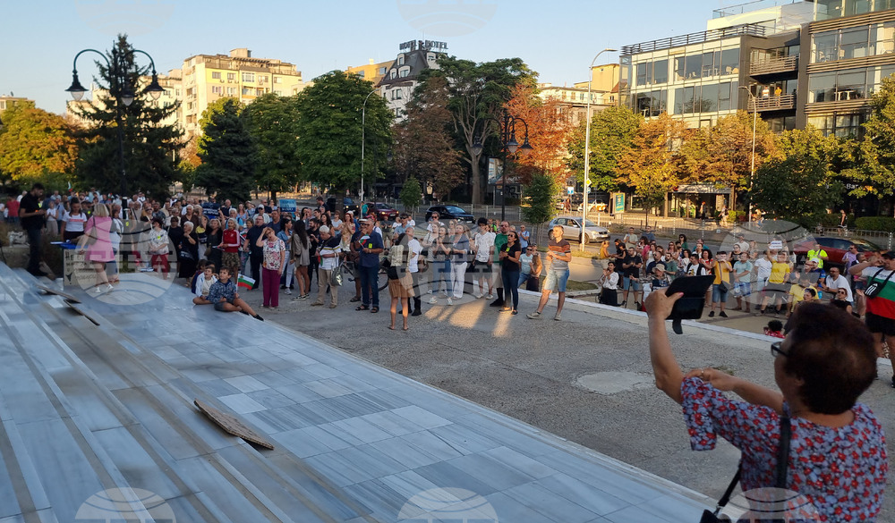 Protesting Varna Residents Demand Release of Mayor Blagomir Kotsev from Custody