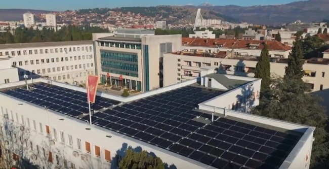 МИНА: Черногорският парламент вече използва соларна електроцентрала, инсталирана на покрива му