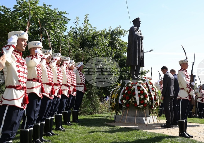 Monument to General Vladimir Vazov Unveiled on Unification Day