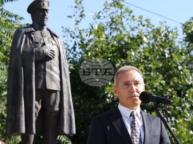 Ген. Владимир Вазов е един от най-великите съвременни пълководци и кметове на София, каза Веселин Тодоров, изпълнителен директор на "Сиела Норма" АД