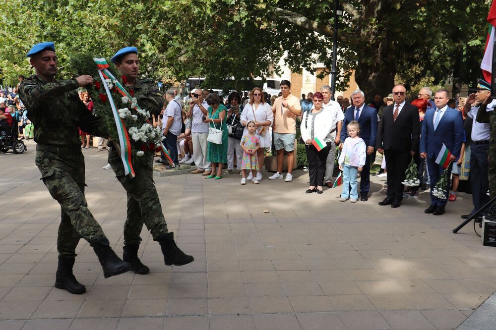 Русенци отбелязаха 140 години от Съединението. Георги Георгиев: Родолюбие е да си готов да жертваш комфорта и егото си, но и да съграждаш и да дадеш всичко от себе си родният ти град и родната ти страна да просперират