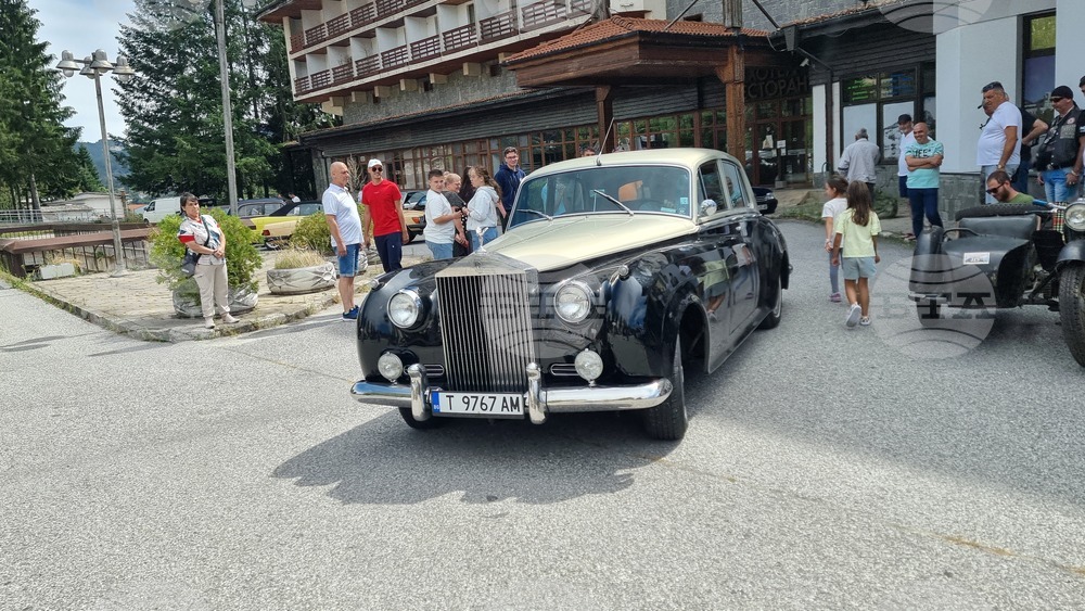 „Ролс-Ройс“ от 1959 г. спечели наградата на публиката на Авто-мото ретро парада в Смолян