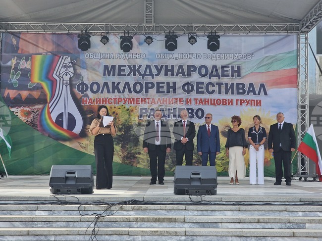 Надеждата е за бъдещето, което заедно градим всеки ден, каза кметът на Раднево Георги Петров по случай празника на града