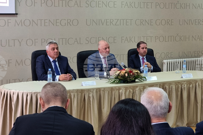 България ще продължи да дава на Черна гора силна подкрепа по пътя към членството й в ЕС, заяви българският премиер Росен Желязков в Подгорица