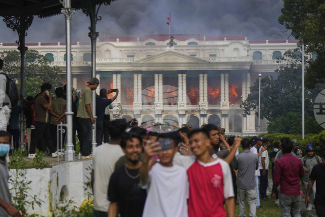 Поколението Z се изправи срещу властта в Южна Азия