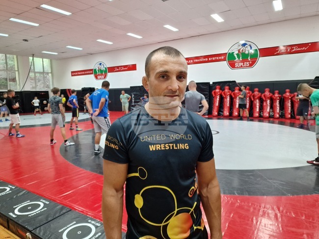 Бившият национал по борба в класически стил Румен Савчев влиза като треньор в пернишкия клуб Миньор