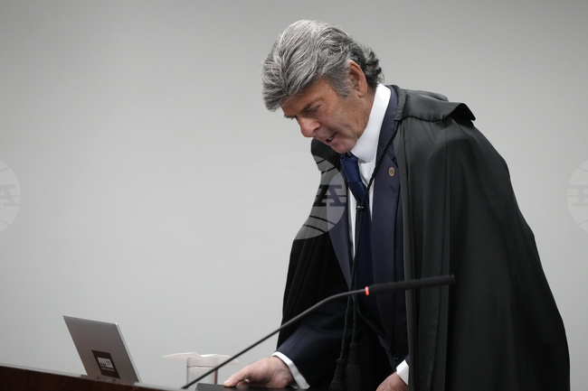 Бразилски съдия се разграничи от колегите си и гласува за анулиране на процеса срещу Болсонаро