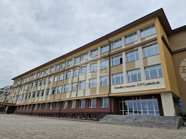 Илия Ангелов е композитор на новия химн на Основно училище „Петко Р. Славейков“ във Велико Търново