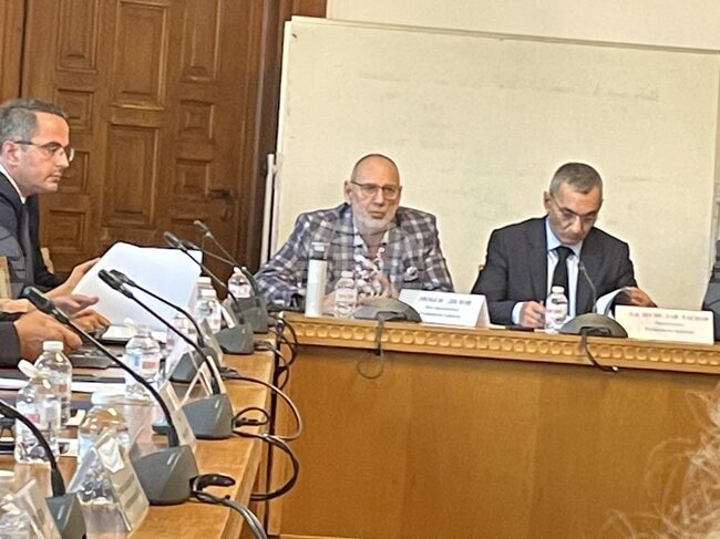 Философията на промените в Закона за туризма е защитата на потребителите, каза депутатът Любен Дилов