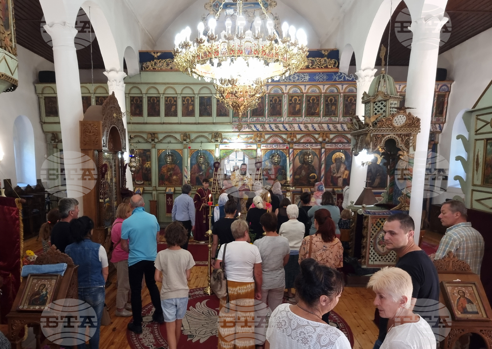 Кюстендил - храм „Свети вмчк Димитър Солунски“ - архиерейска света литургия