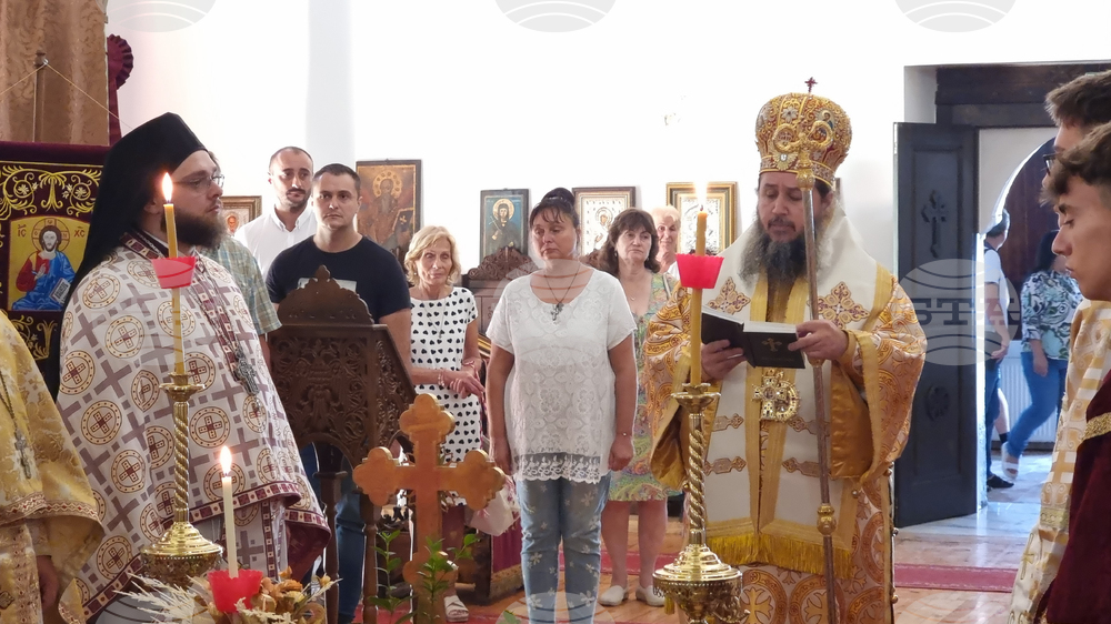 Кюстендил - храм „Свети вмчк Димитър Солунски“ - архиерейска света литургия