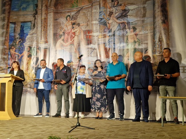 Почетни звания на заслужили граждани и институции връчиха на празнична сесия на Общинския съвет в Лом
