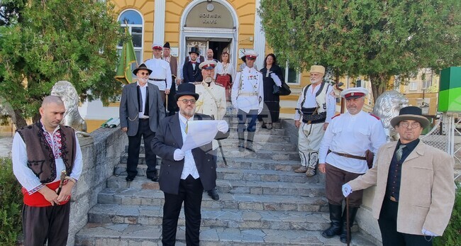 Шуменци честваха 117 години от обявяването на Независимостта на България с жива картина, пресъздаваща исторически събития от 1908 г.