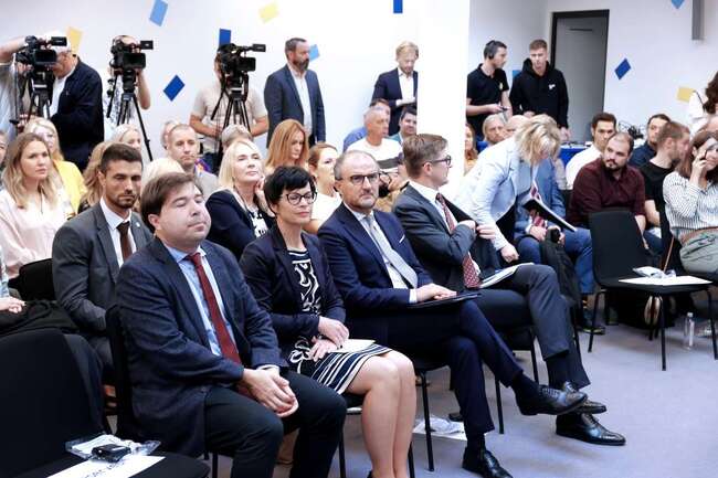 ФЕНА: ЕС ще предостави седем милиона евро в подкрепа на медиите и гражданското общество в Босна и Херцеговина, обяви еврокомисарят Марта Кос
