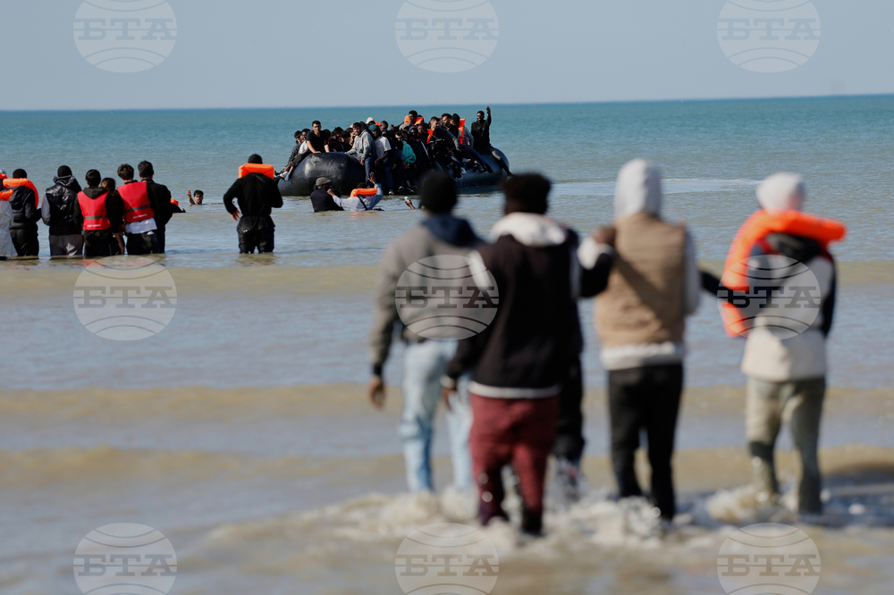 Великобритания експулсира 26 мигранти, а прие 18 от Франция в рамките на действащо двустранно споразумение