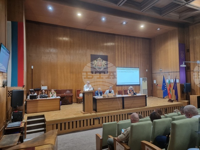 Сградата на бившия жп пансион във Велико Търново да се прехвърли от държавата на Общината за създаване на Етнографски музей, предлагат общинските съветници