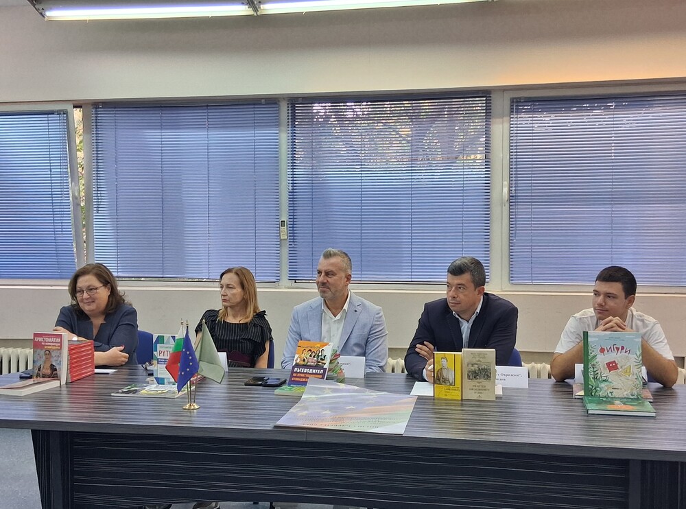 АП Пловдив: Пет училища в Пловдив и областта получиха книги за библиотеките си от Районна прокуратура-Пловдив като награда за участие в Образователната програма на ВСС
