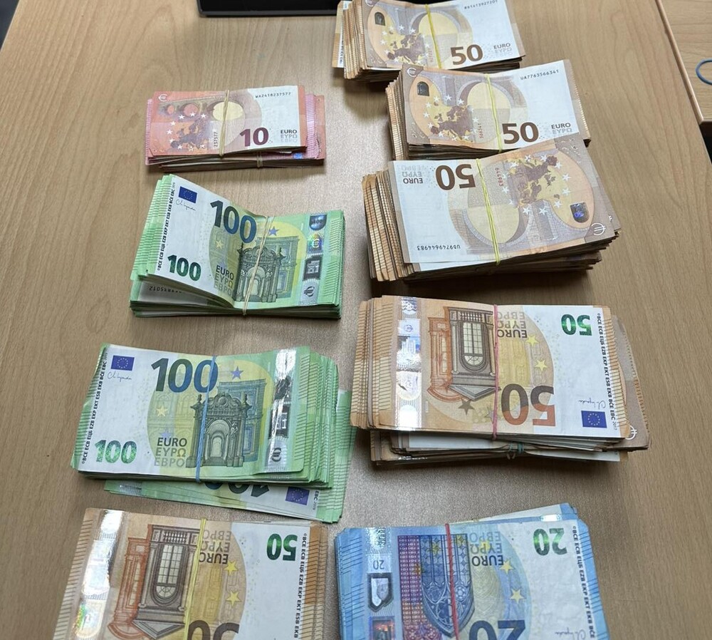 Агенция „Митници“: Недекларирани близо 160 000 евро задържаха митническите служители на МП Капитан Андреево