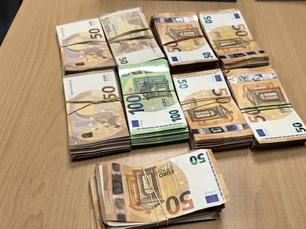 Близо 160 хил. евро са разкрити при дава опита за нелегалното им пренасяне на граничния пункт „Капитан Андреево“