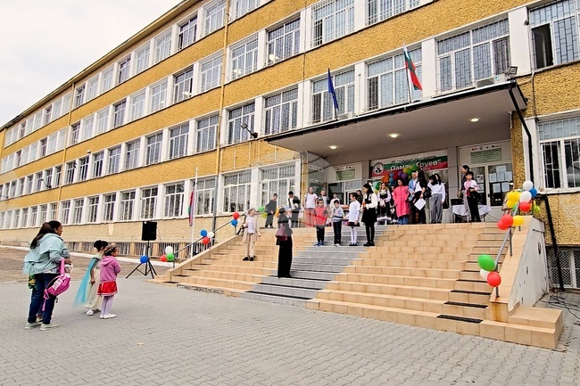 Столичното 17. Средно училище „Дамян Груев“ има нов училищен химн