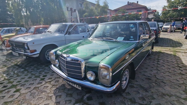 Повече от 30 ретро автомобила ще участат в Класик Кар Тур "Спа, вино и море"