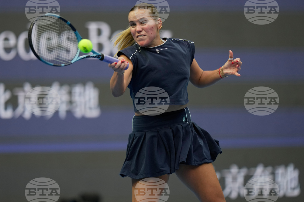 Вицешампионката от миналия сезон София Кенин достигна до четвъртфиналите на турнира по тенис в Токио след трудна победа и два отразени мачбола срещу японска тийнейджърка