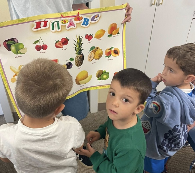 Занятие, посветено на цветовете и числата, бе организирано в детско-градинската група на Българското училище в Кейп Код, САЩ