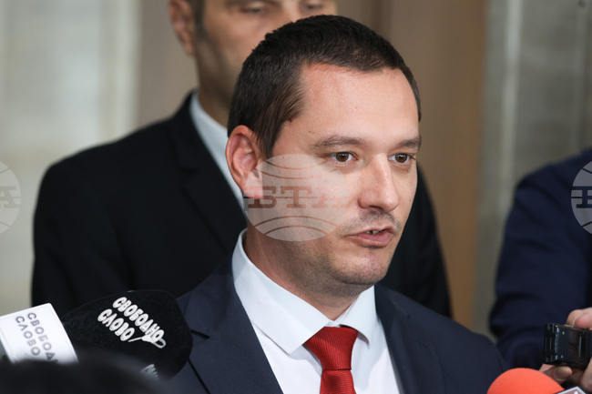 Държавата да влезе в своята роля и корупцията да бъде спряна, заяви Никола Димитров от "Възраждане"