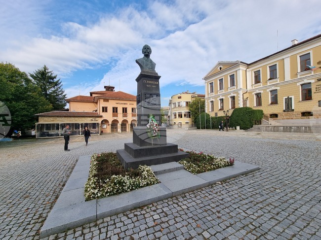 Котел ще чества Деня на будителите и празник на града с концерти, изложби и вечерна заря