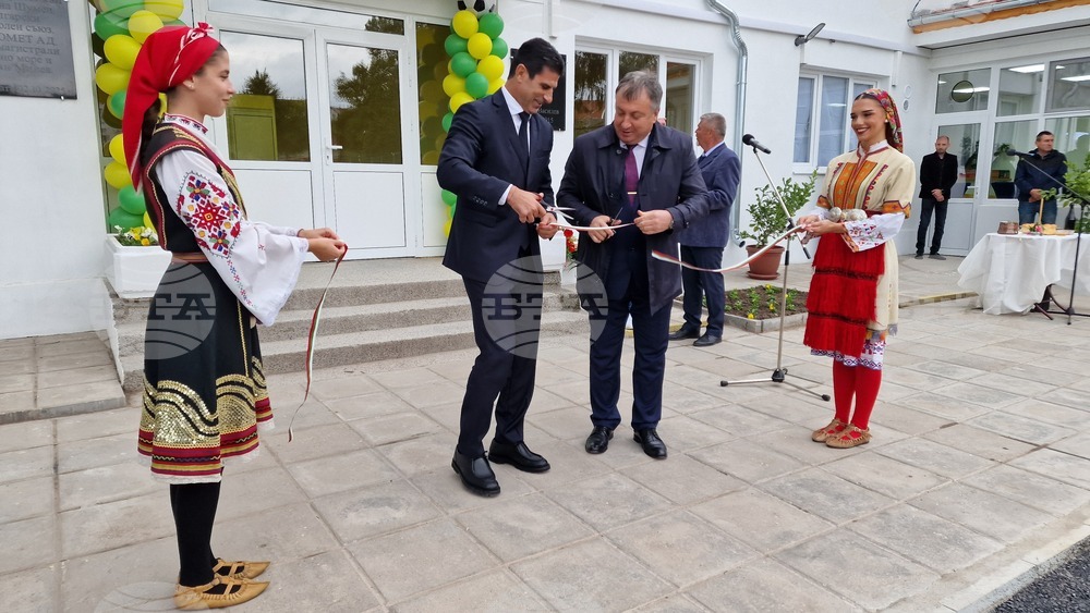 Кметът на община Шумен и президентът на БФС откриха обновения и модернизиран ученически стадион "Цоньо Василев" в Шумен
