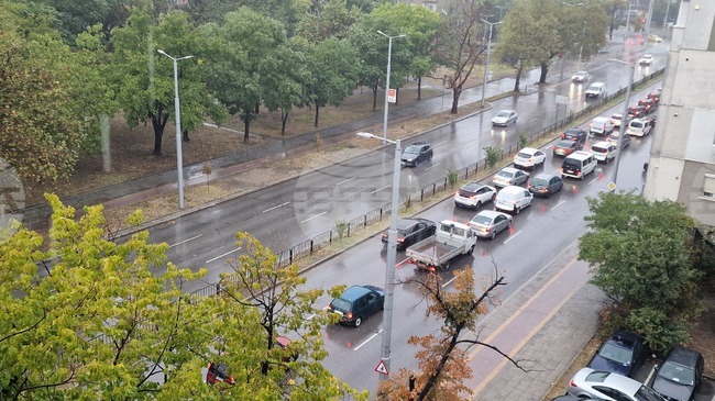 Пълна с вода тръба на Южния обходен колектор наводни и затвори пътен участък в район „Южен“ в Пловдив