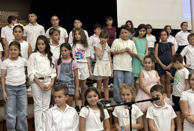 Започна тържеството за 10-годишнината на училище „Родна стряха“ в Арадипу