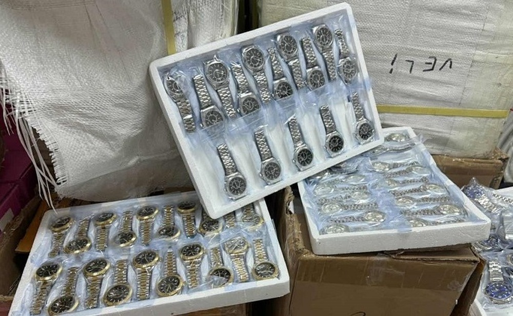 Customs Officers Seize Nearly 17,000 Counterfeit Wristwatches