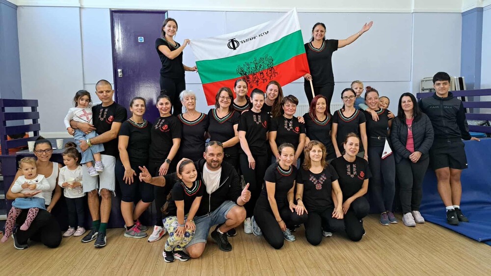 Новата творческа година започна вдъхновено и пъстро, каза пред БТА Катя Куртева, една от създателките на танцова формация „Българи“ в Устър