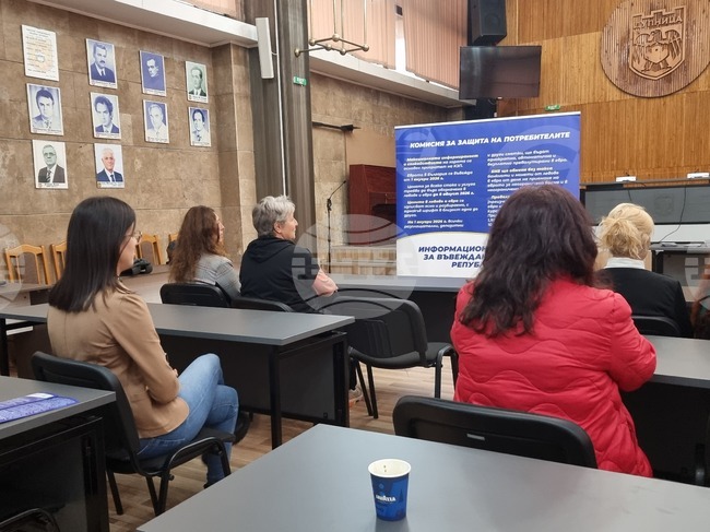 Санкциите при неспазване на изискванията за въвеждане на еврото и задълженията на търговците бяха обсъдени на срещи в Габрово, Своге, Лом, Тополовград и Дупница