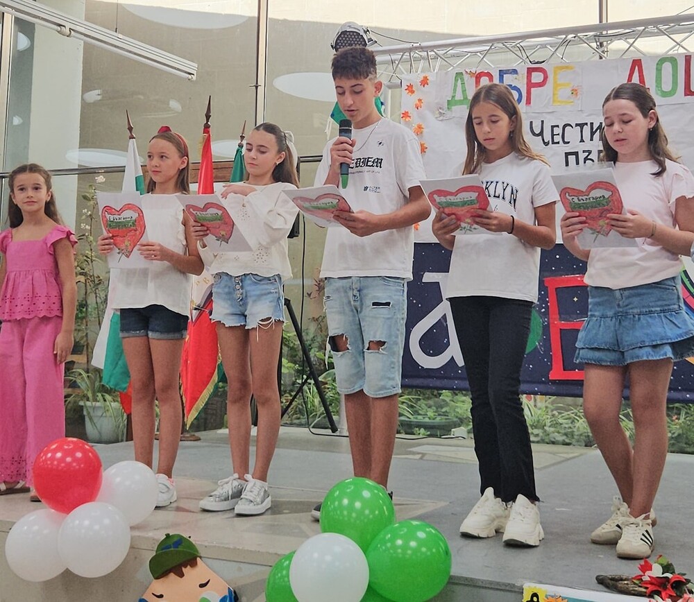 Новата учебна година в Българското училище „Св. св. Кирил и Методий“ в Тафая, Испания, беше открита с песента „Отново е 15 септември“
