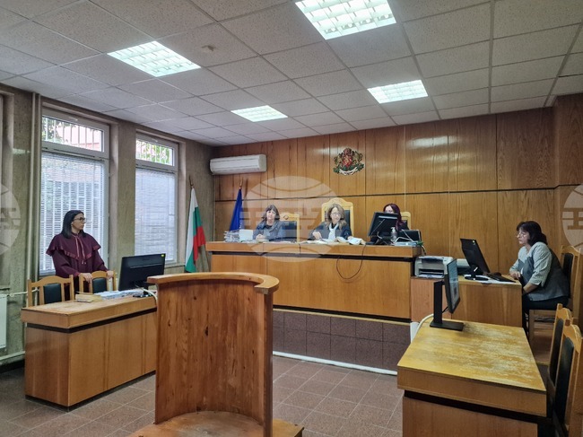 Мъж, осъден за блудство с деветгодишно дете, е обвинен и за създаване и съхраняване на порнографски материали