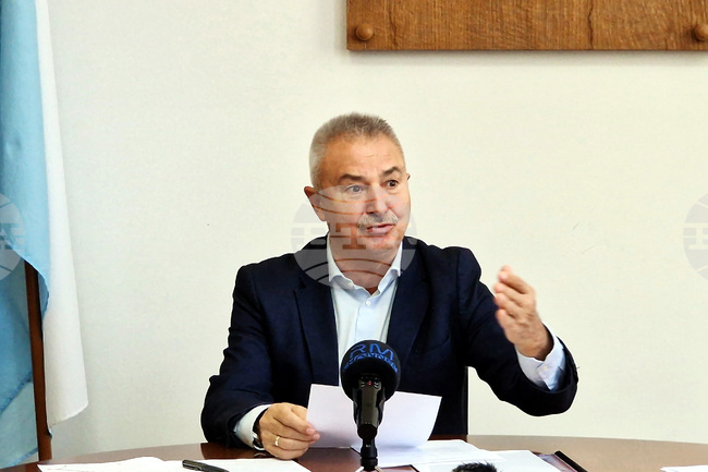 Община Монтана приключва втория етап по подмяната на уличното осветление в града, съобщи кметът Златко Живков