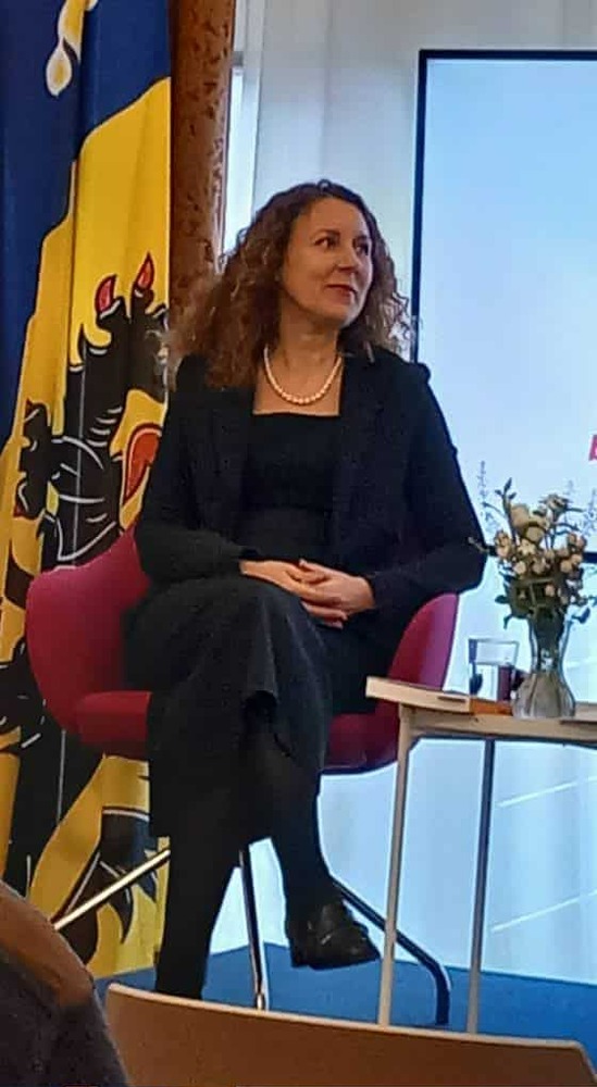 Българската авторка Ирина Папанчева гостува във Фламандския парламент в Брюксел, където представи романа си „Брюксел, разголен“