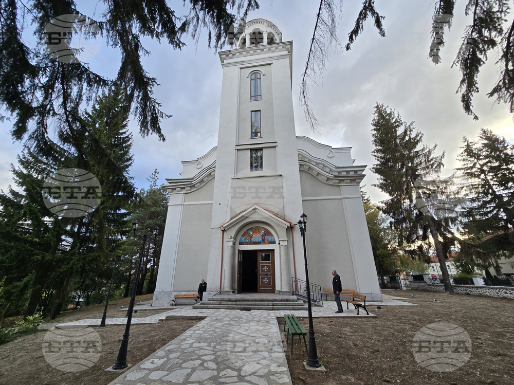 С отслужването на литургия в храм „Свето Благовещение“ в Разлог, възглавена от патриарх Даниил, започна отбелязването на празника на града