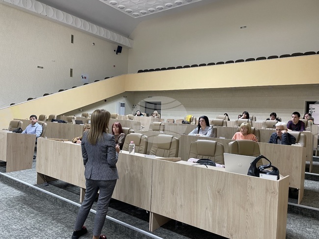 Лихвените проценти, правилата за превалутиране и защитата на потребителите бяха обсъдени на информационна среща за еврото в Ботевград