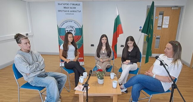 В четвърти епизод от подкаста „Извънкласно“, който е дело на ученици от училище „Иван Вазов“ в Ланкастър, гостува директорът Ралица Бойкова