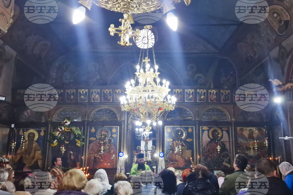 Стотици отбелязаха храмовия празник на "Света Петка" в Пазарджик