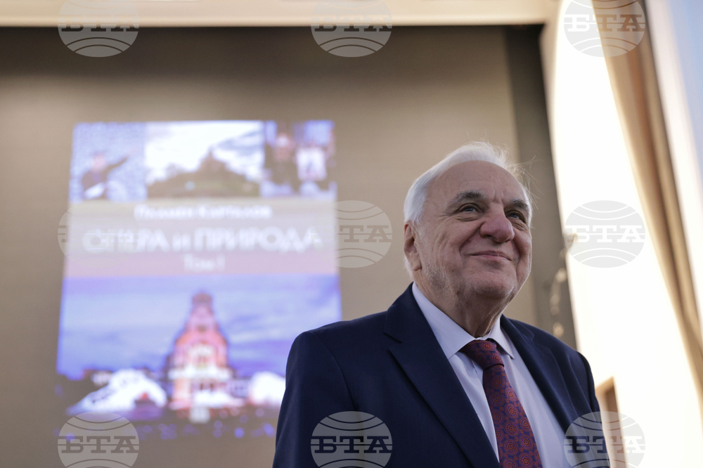 Операта е най-демократичното изкуство, което създава хубав мост между партитурата и най-обикновените хора, каза акад. Пламен Карталов