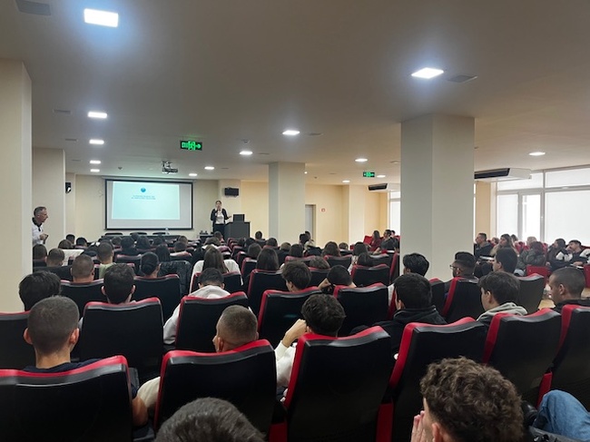 Сто ученици от пет средни училища в България участваха в STEM семинар на Патентното ведомство